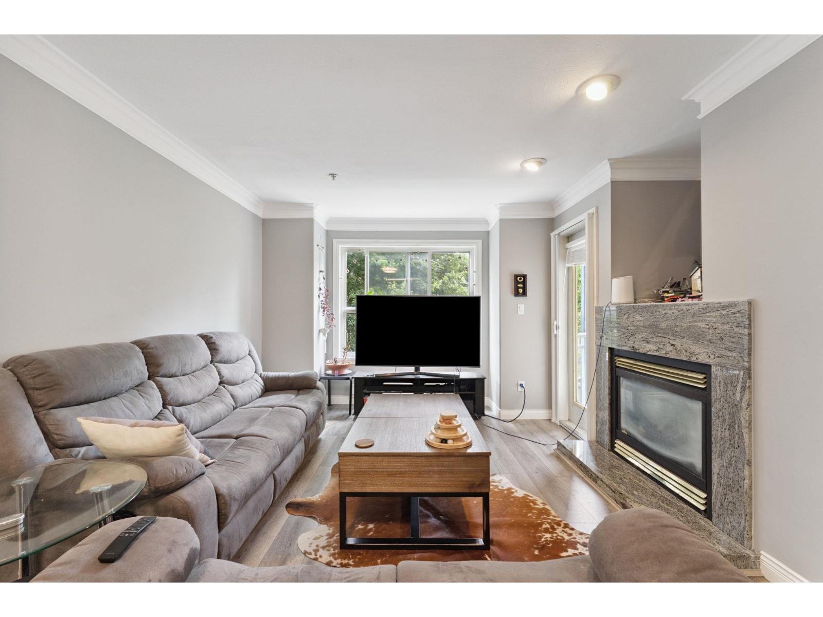 211 8115 121a Street Property Photo 3