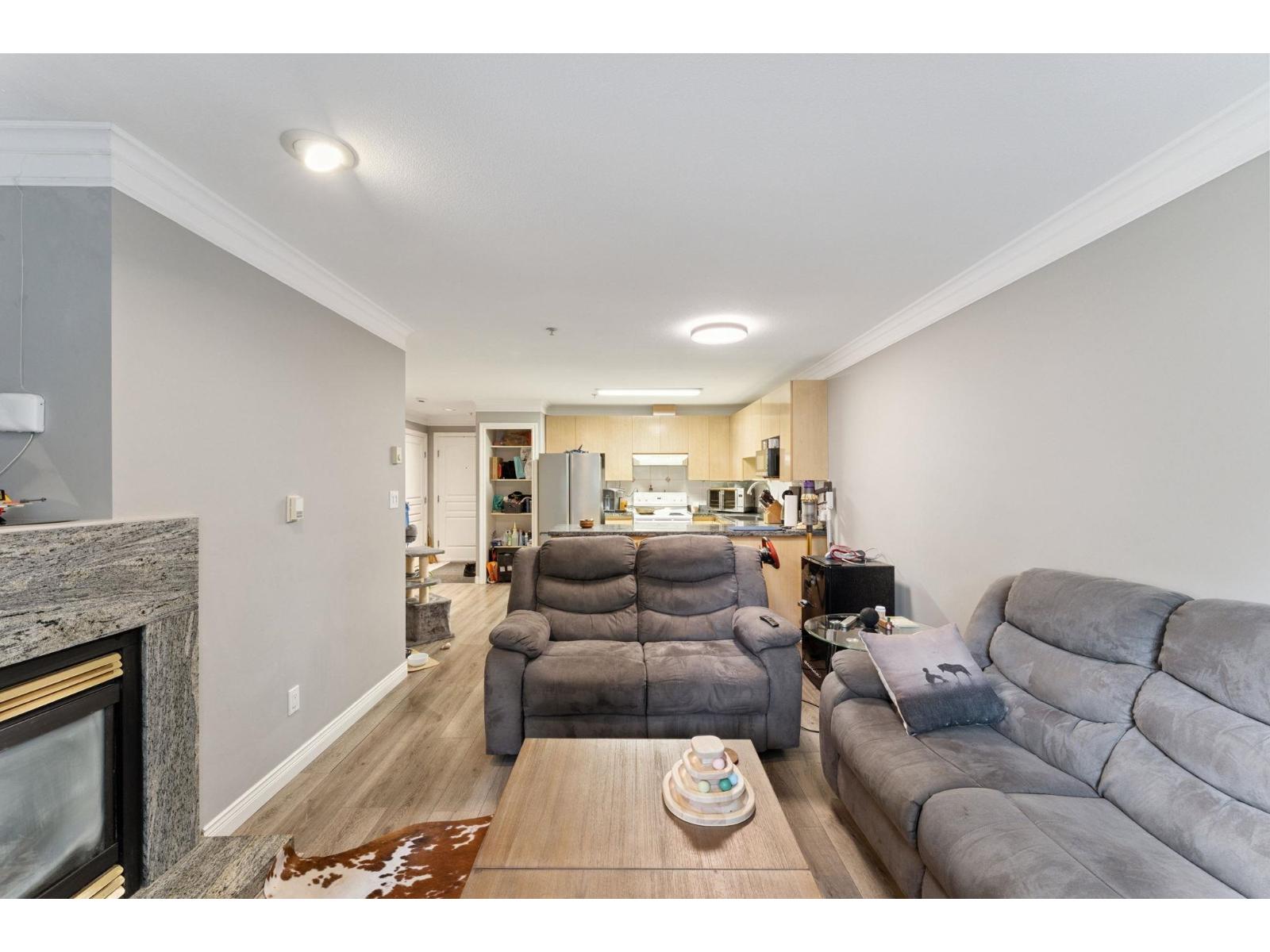 211 8115 121a Street Property Photo 5