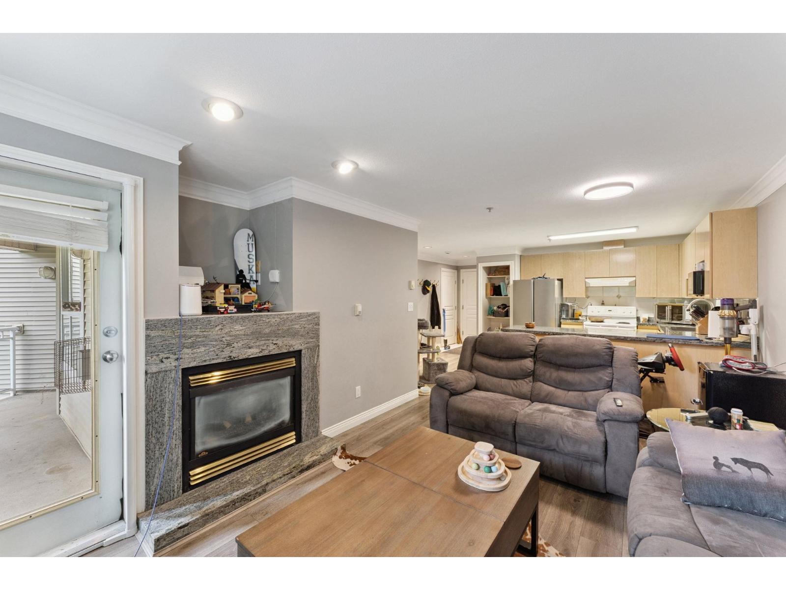 211 8115 121a Street Property Photo 6
