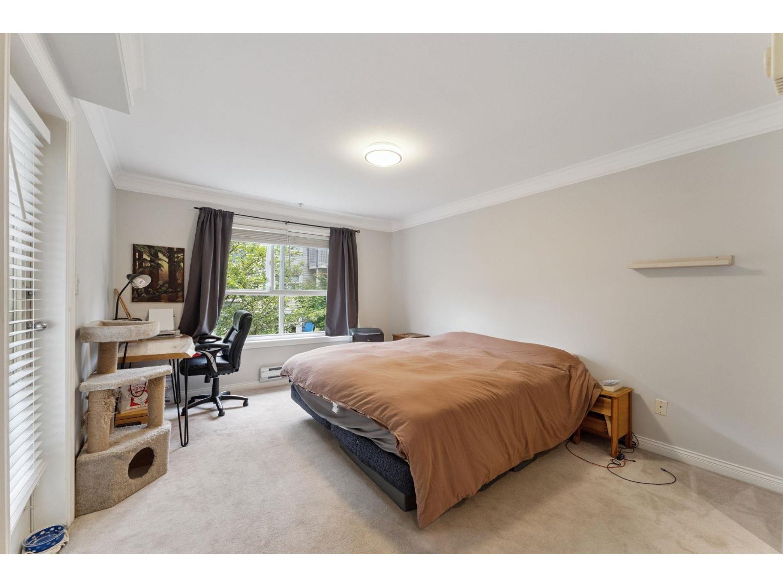 211 8115 121a Street Property Photo 11