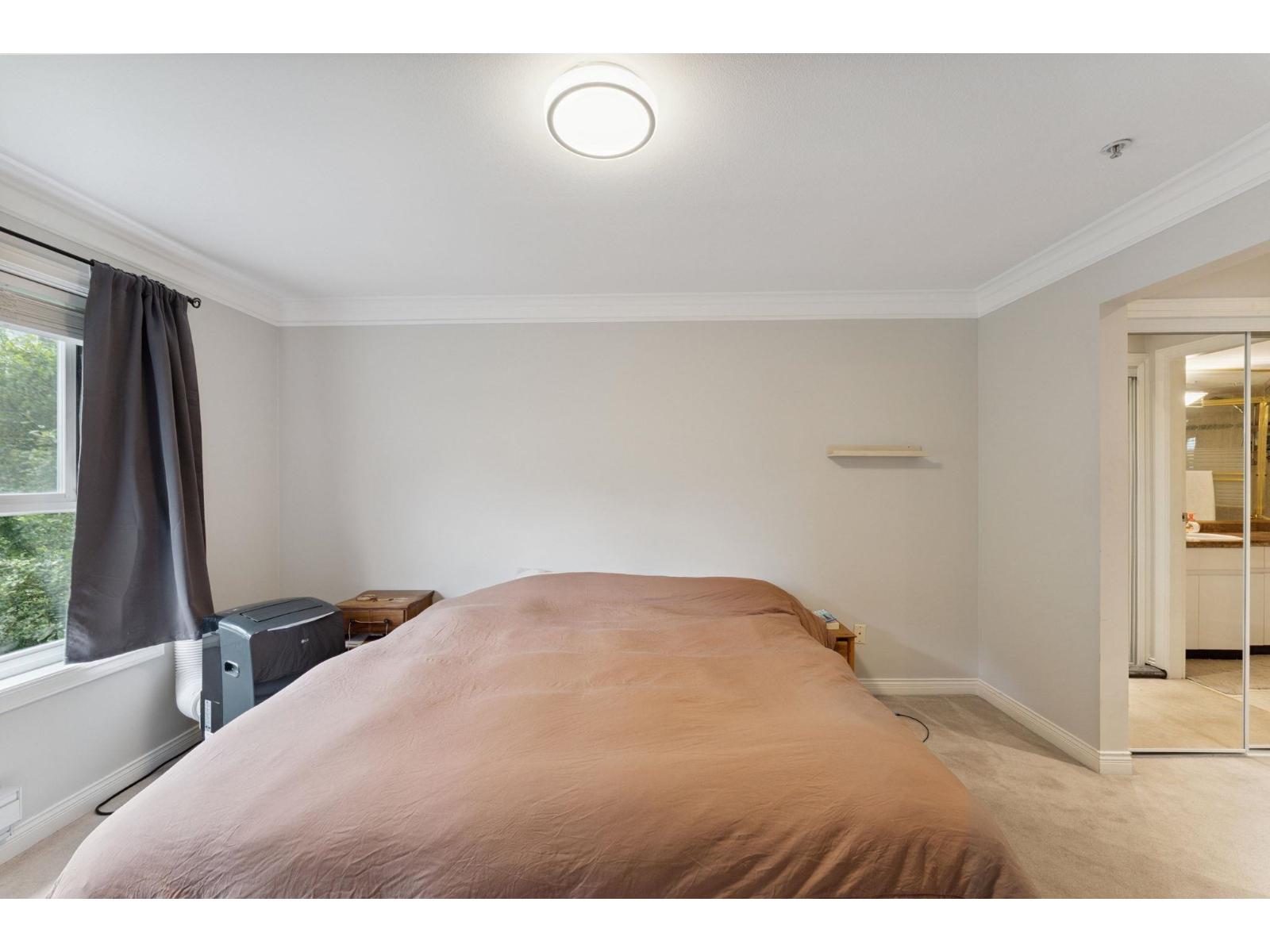 211 8115 121a Street Property Photo 12