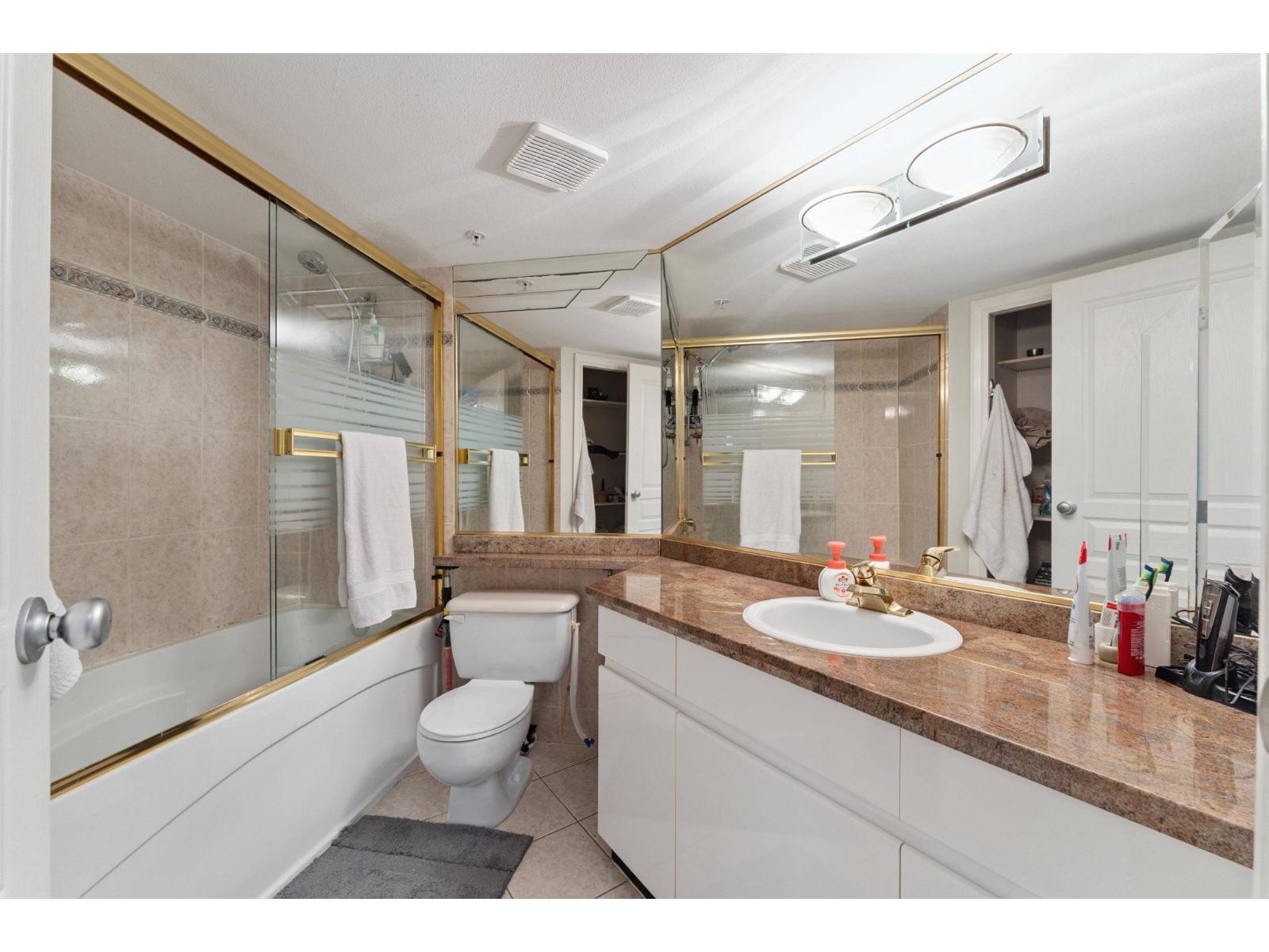 211 8115 121a Street Property Photo 14