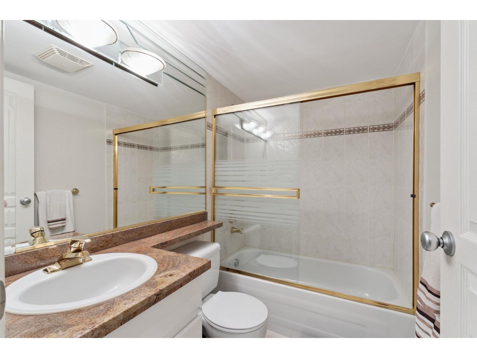 211 8115 121a Street Property Photo 16