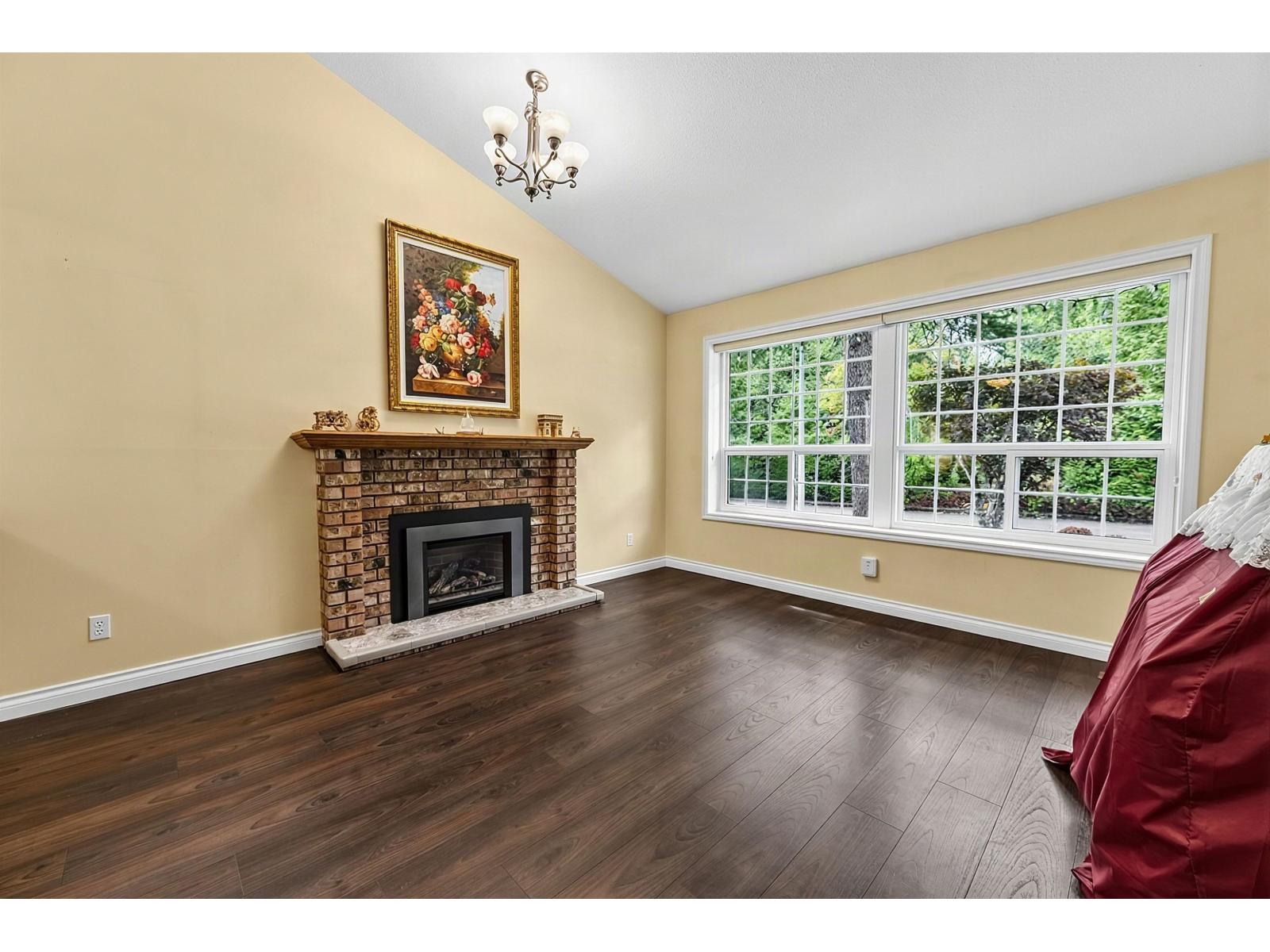 2092 148 Street Property Photo 10