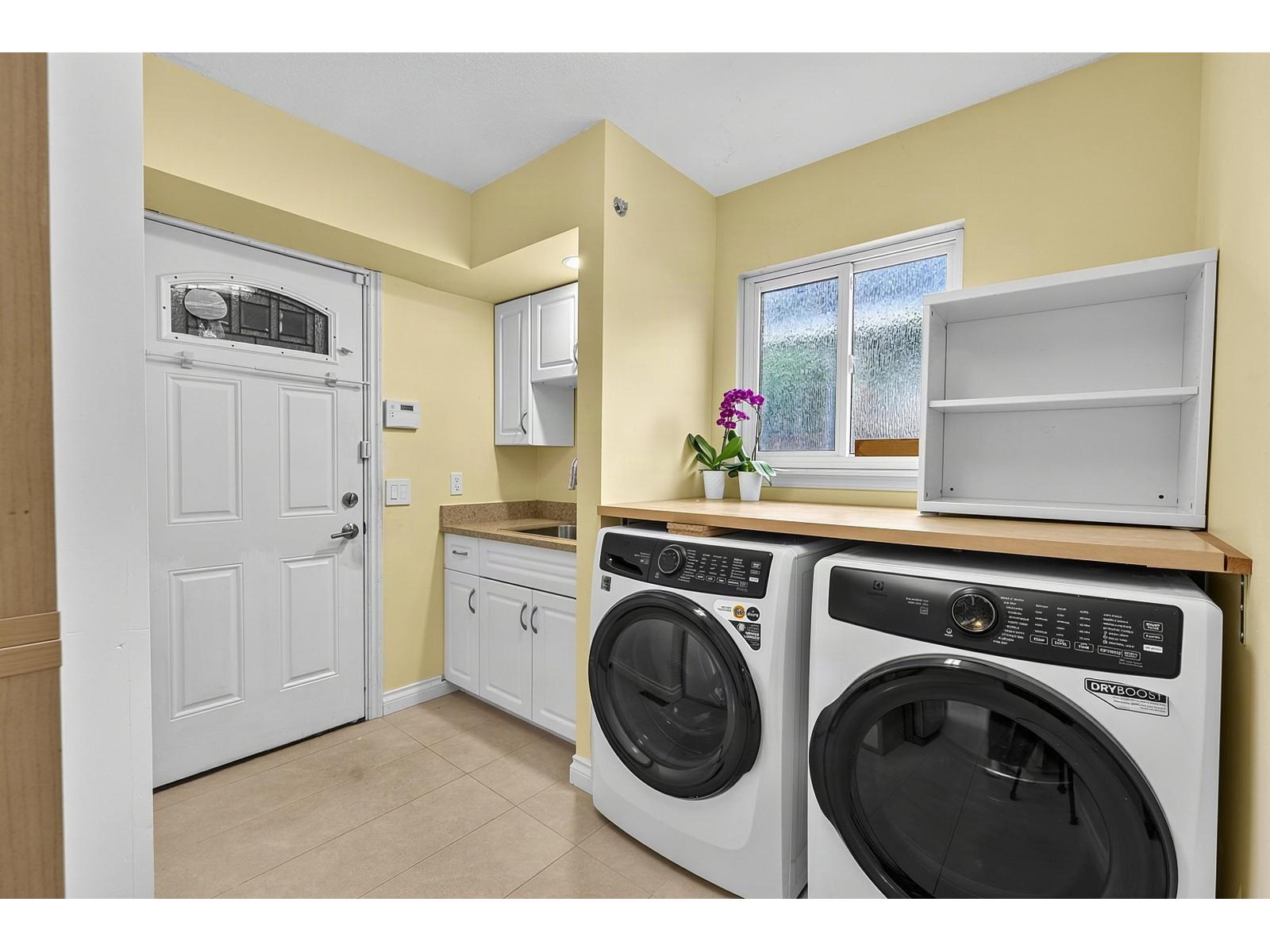 2092 148 Street Property Photo 15