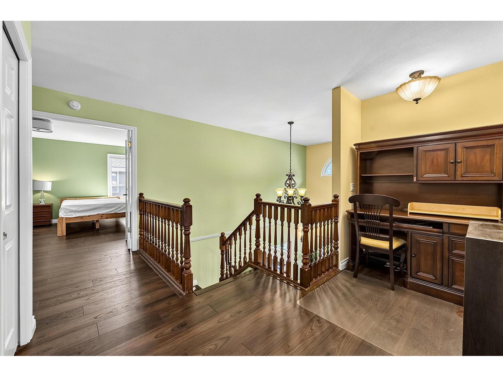 2092 148 Street Property Photo 19