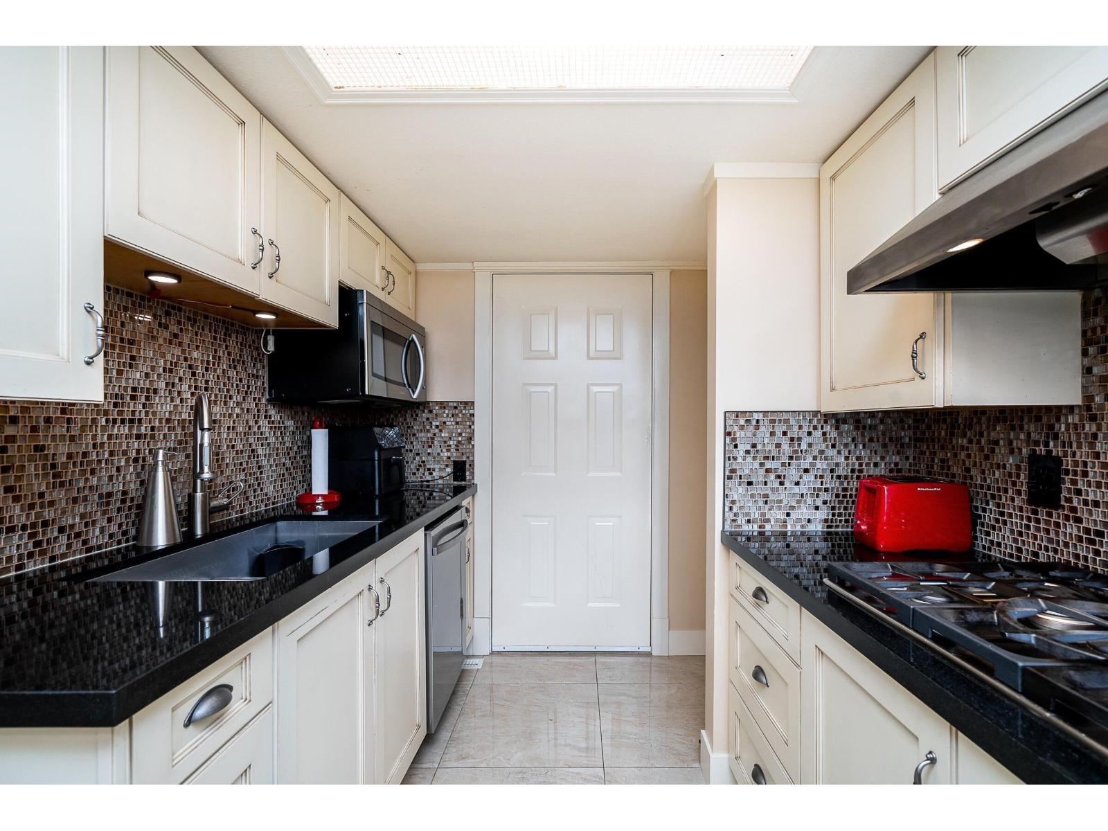 15160 81 Avenue Property Photo 14