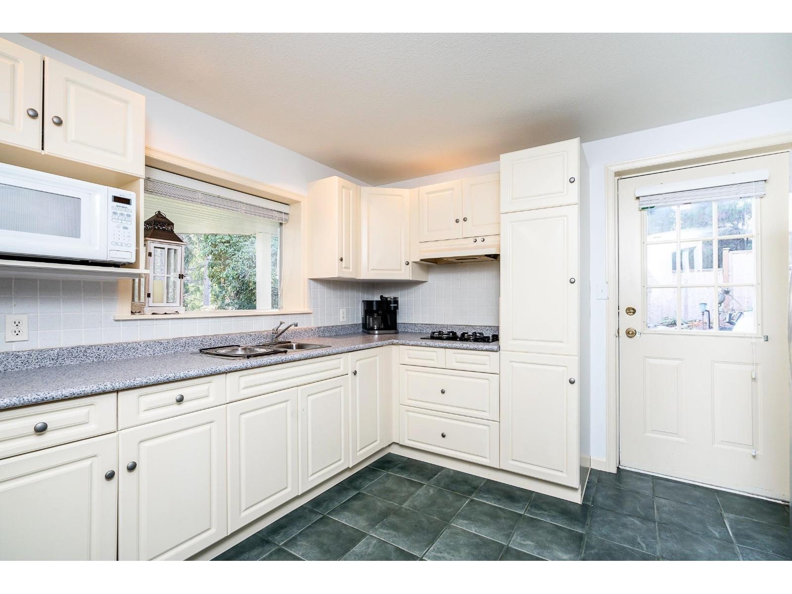 15160 81 Avenue Property Photo 22