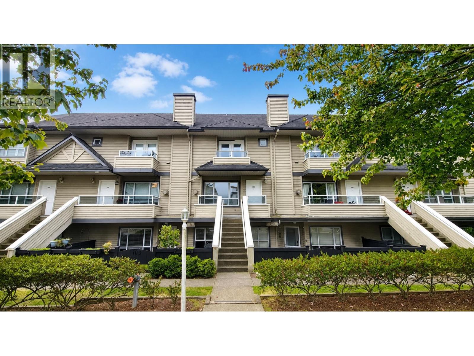 203 3938 Albert Street Property Photo 1