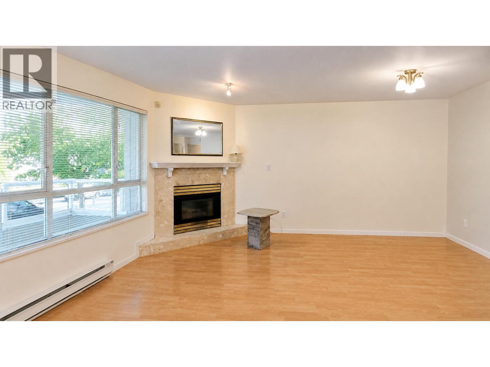 203 3938 Albert Street Property Photo 5
