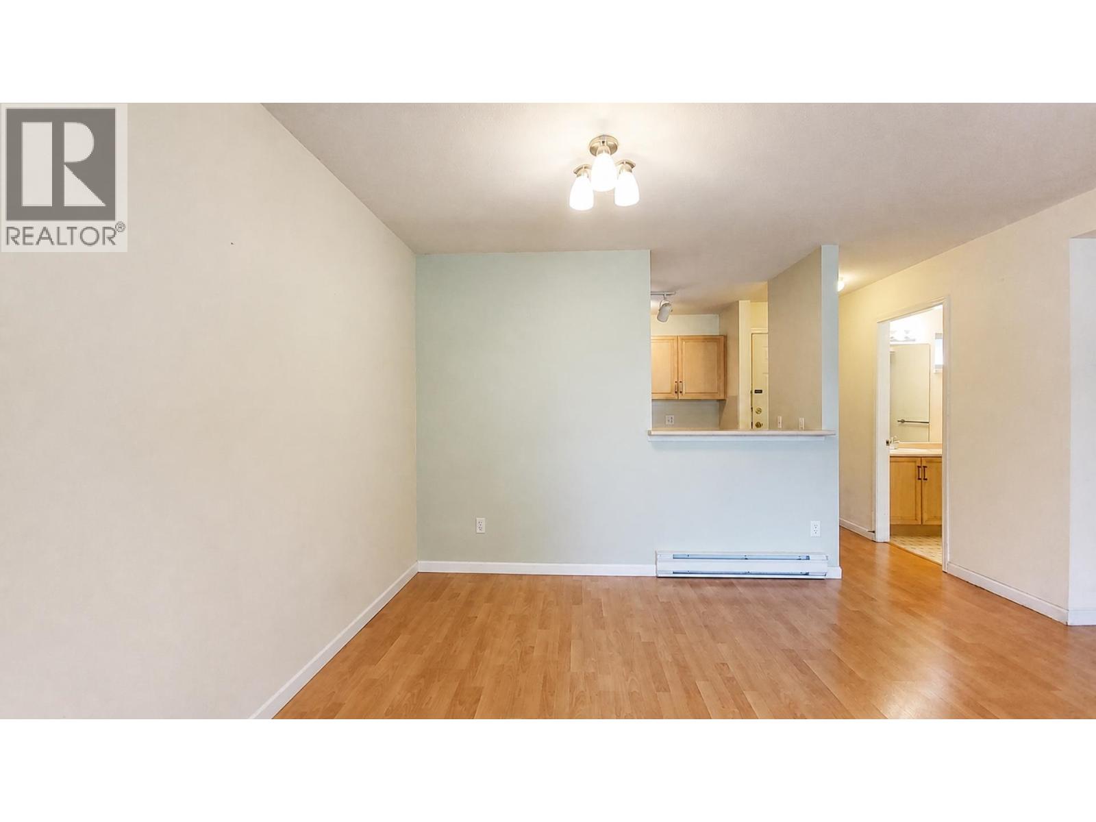203 3938 Albert Street Property Photo 7