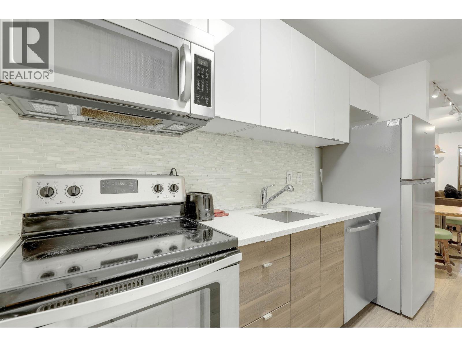 208 1106 Pacific St Street Property Photo 1