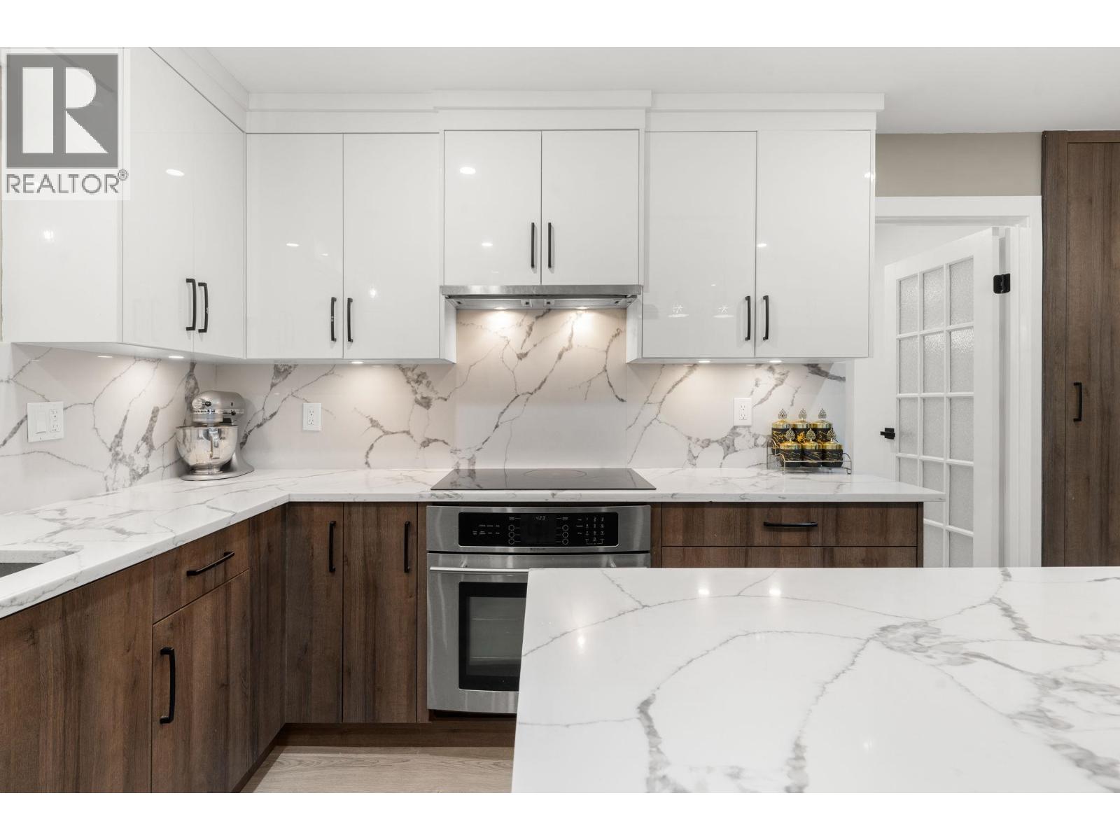660 E 22nd Street Property Photo 14