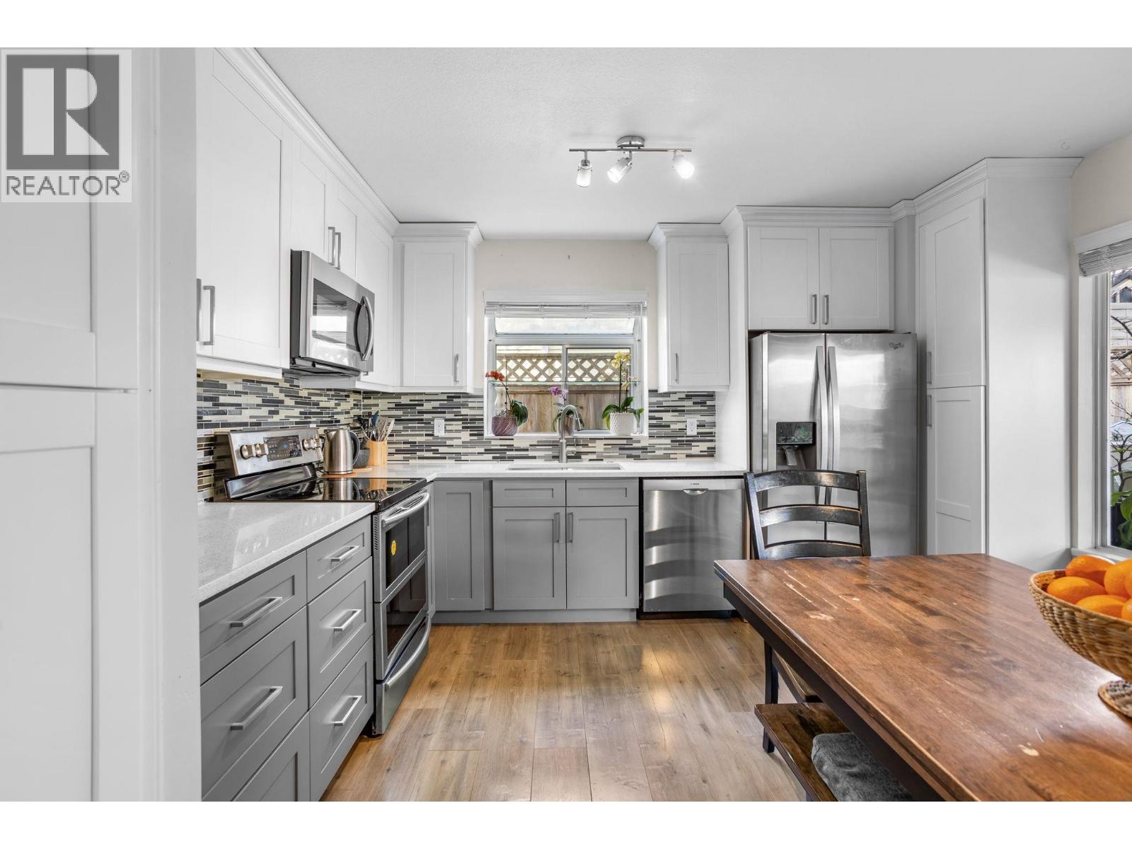 2983 Walton Avenue Property Photo 8