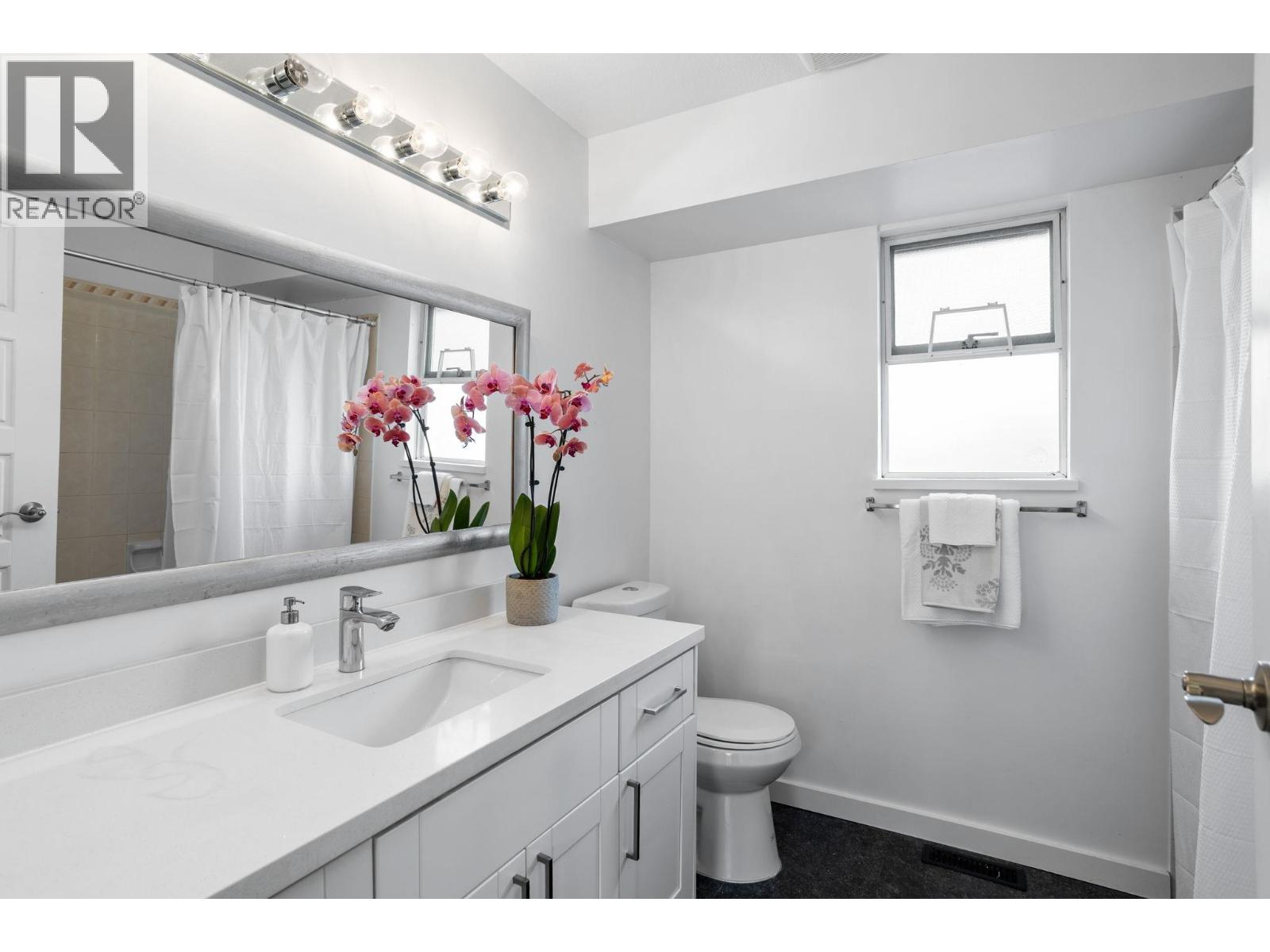 2983 Walton Avenue Property Photo 18