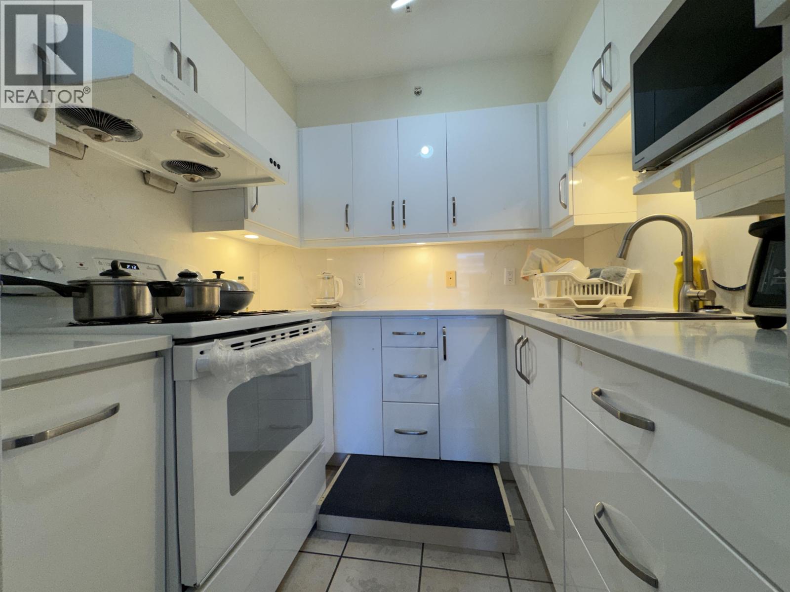 1206 6119 Cooney Road Property Photo 2
