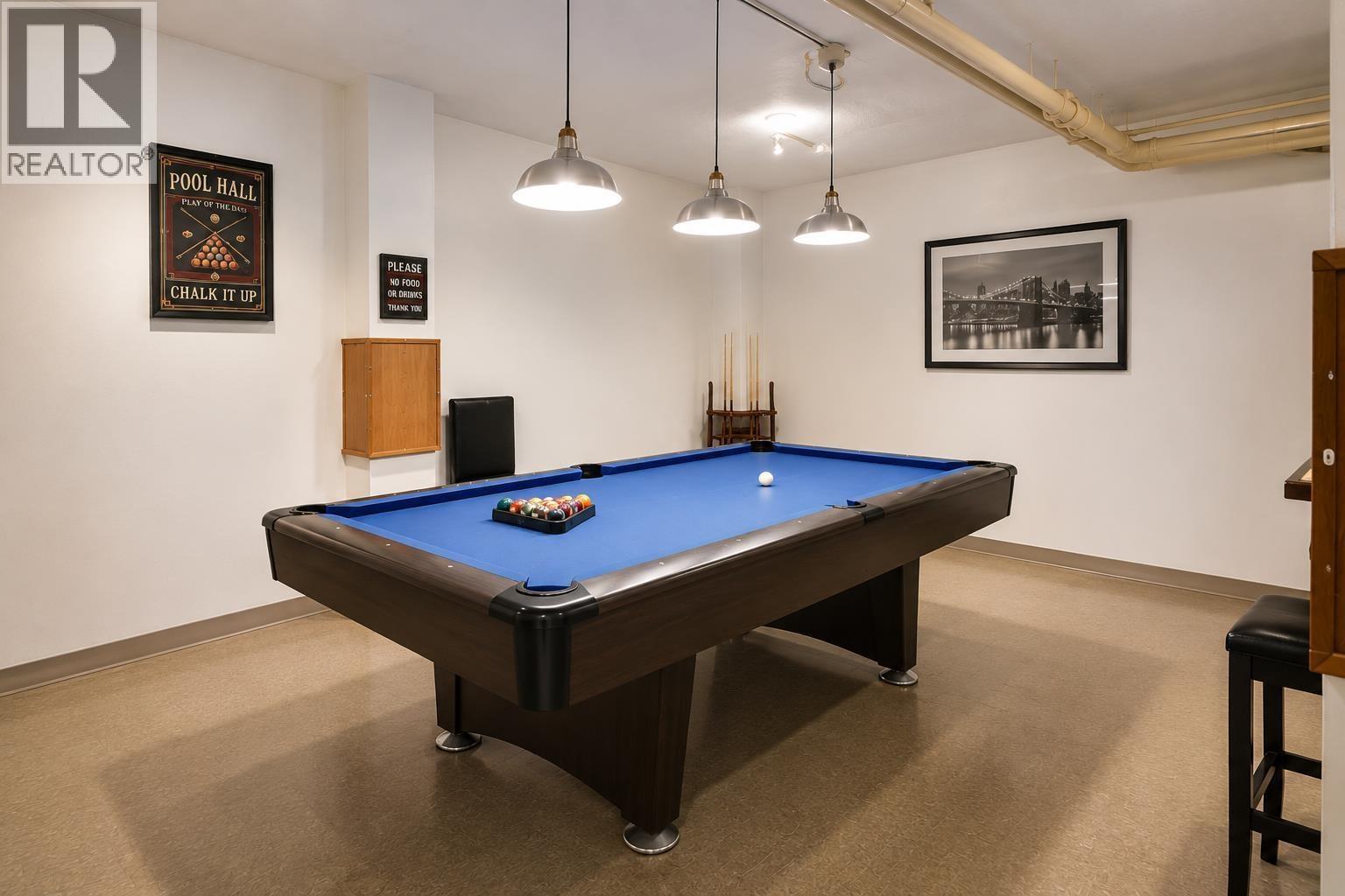 519 2012 Fullerton Avenue Property Photo 23