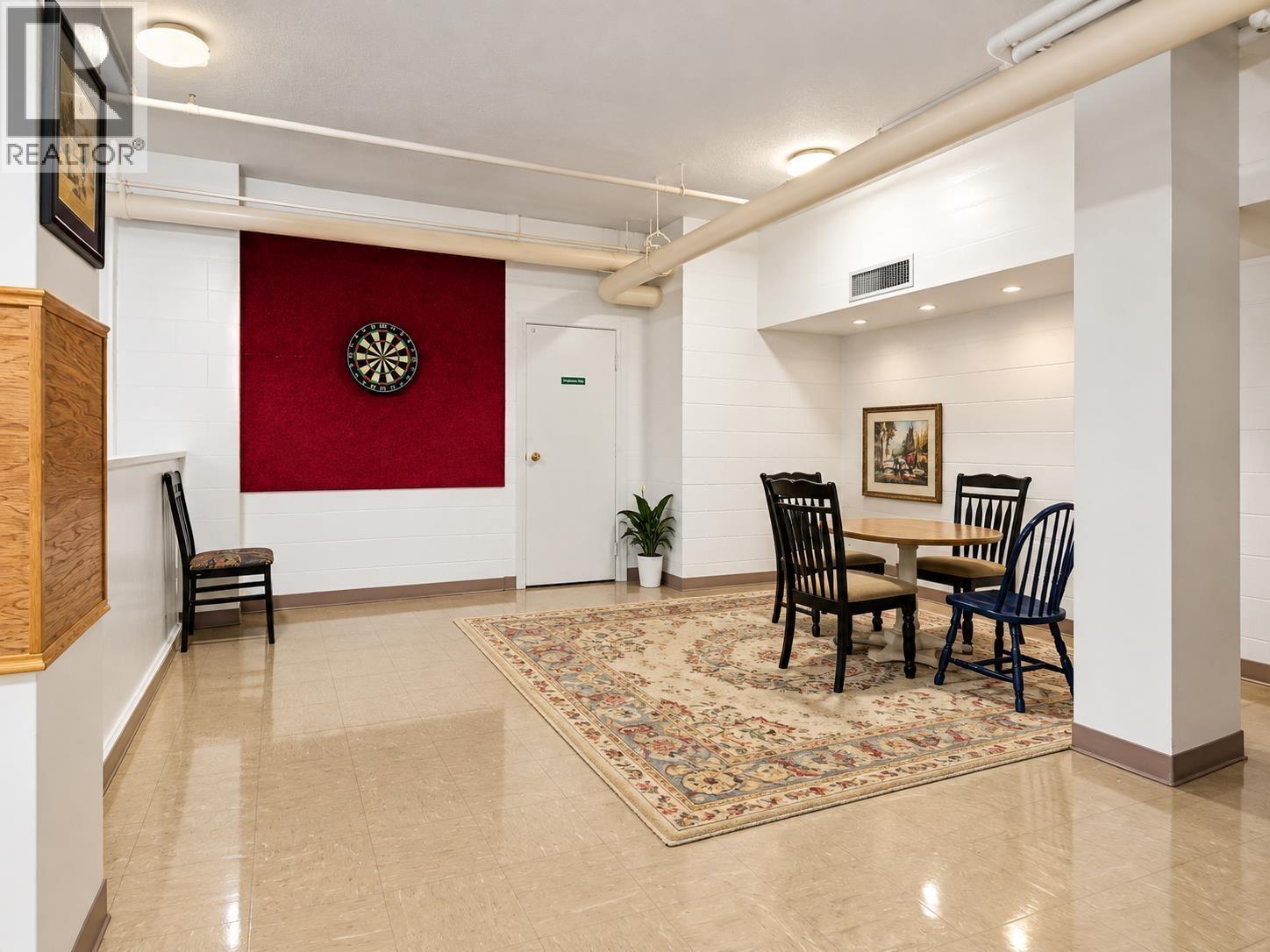 519 2012 Fullerton Avenue Property Photo 25