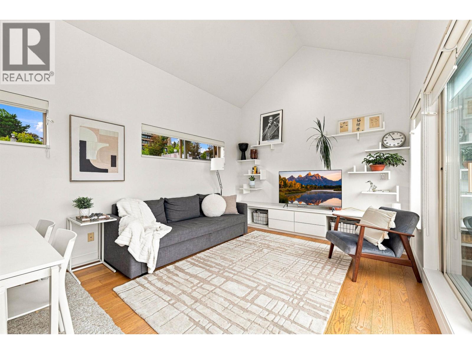 19 3737 Pender Street Property Photo 3