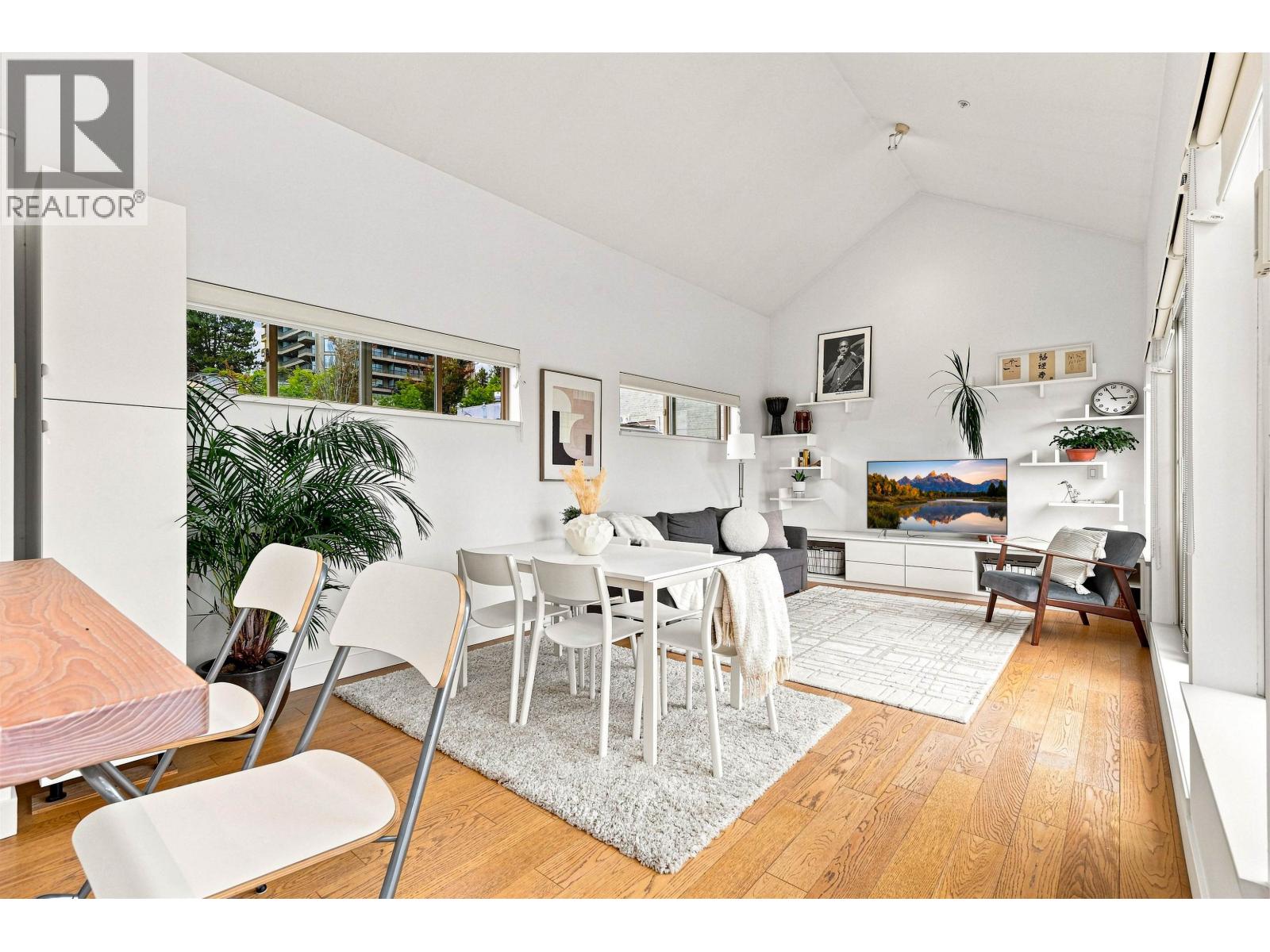 19 3737 Pender Street Property Photo 5