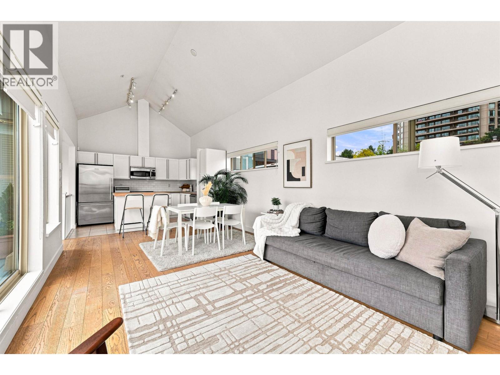 19 3737 Pender Street Property Photo 8