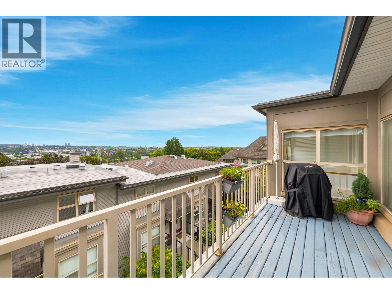 19 3737 Pender Street Property Photo 16