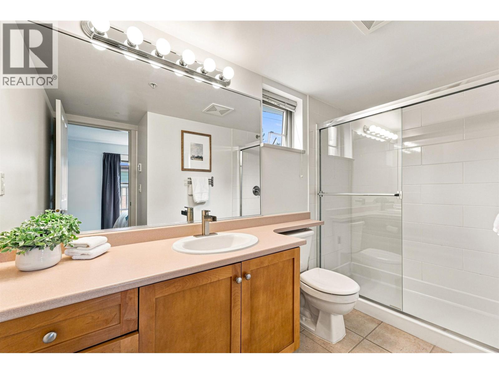 19 3737 Pender Street Property Photo 19