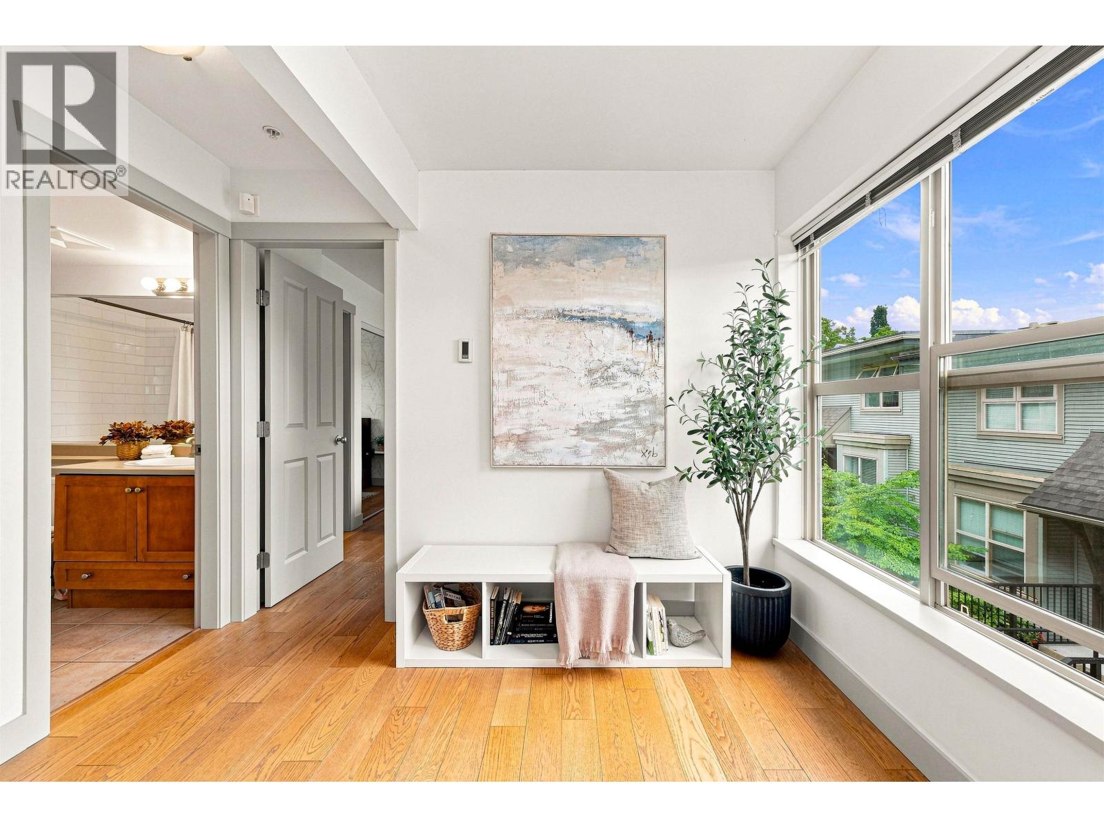 19 3737 Pender Street Property Photo 20