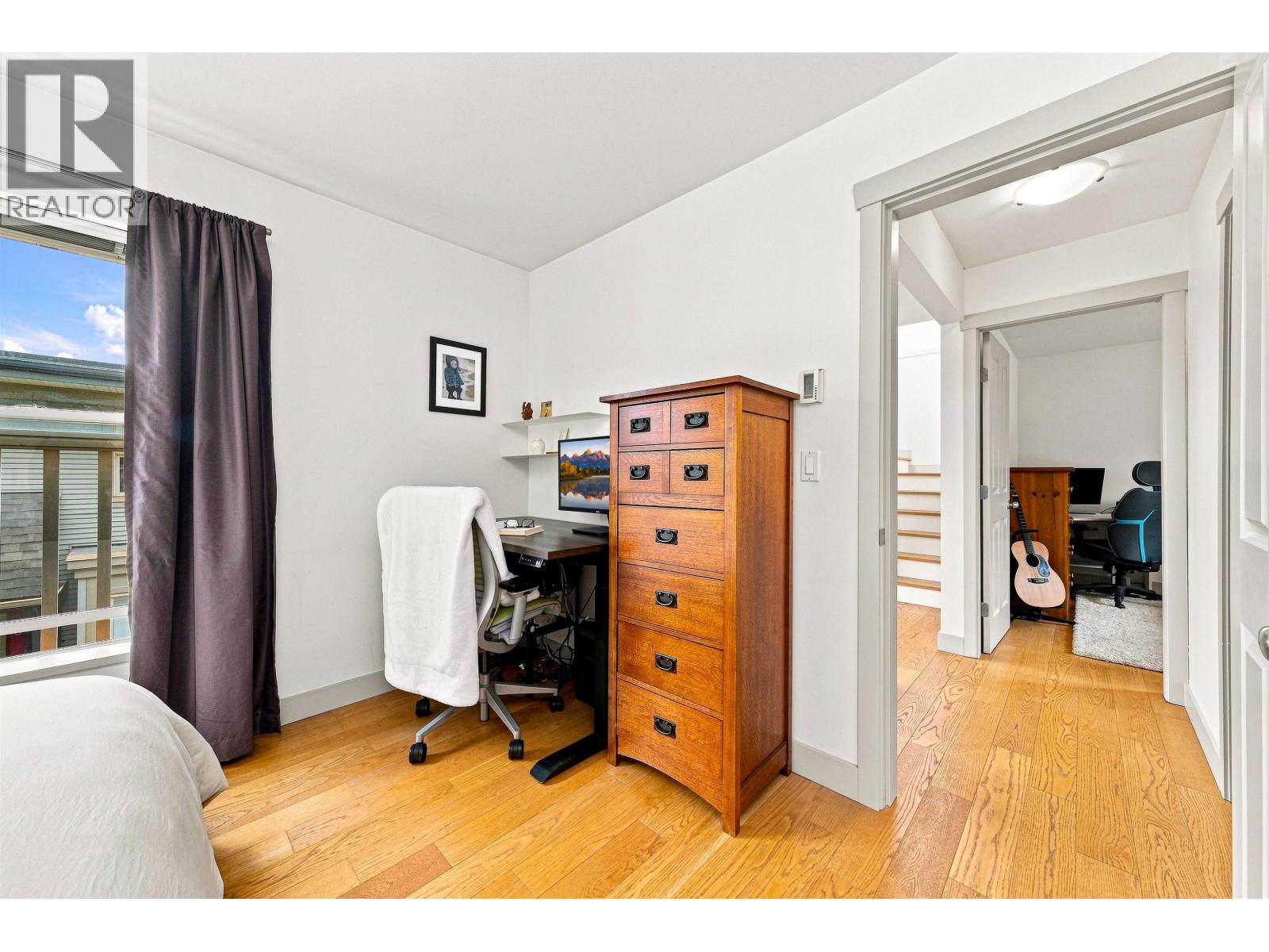 19 3737 Pender Street Property Photo 24