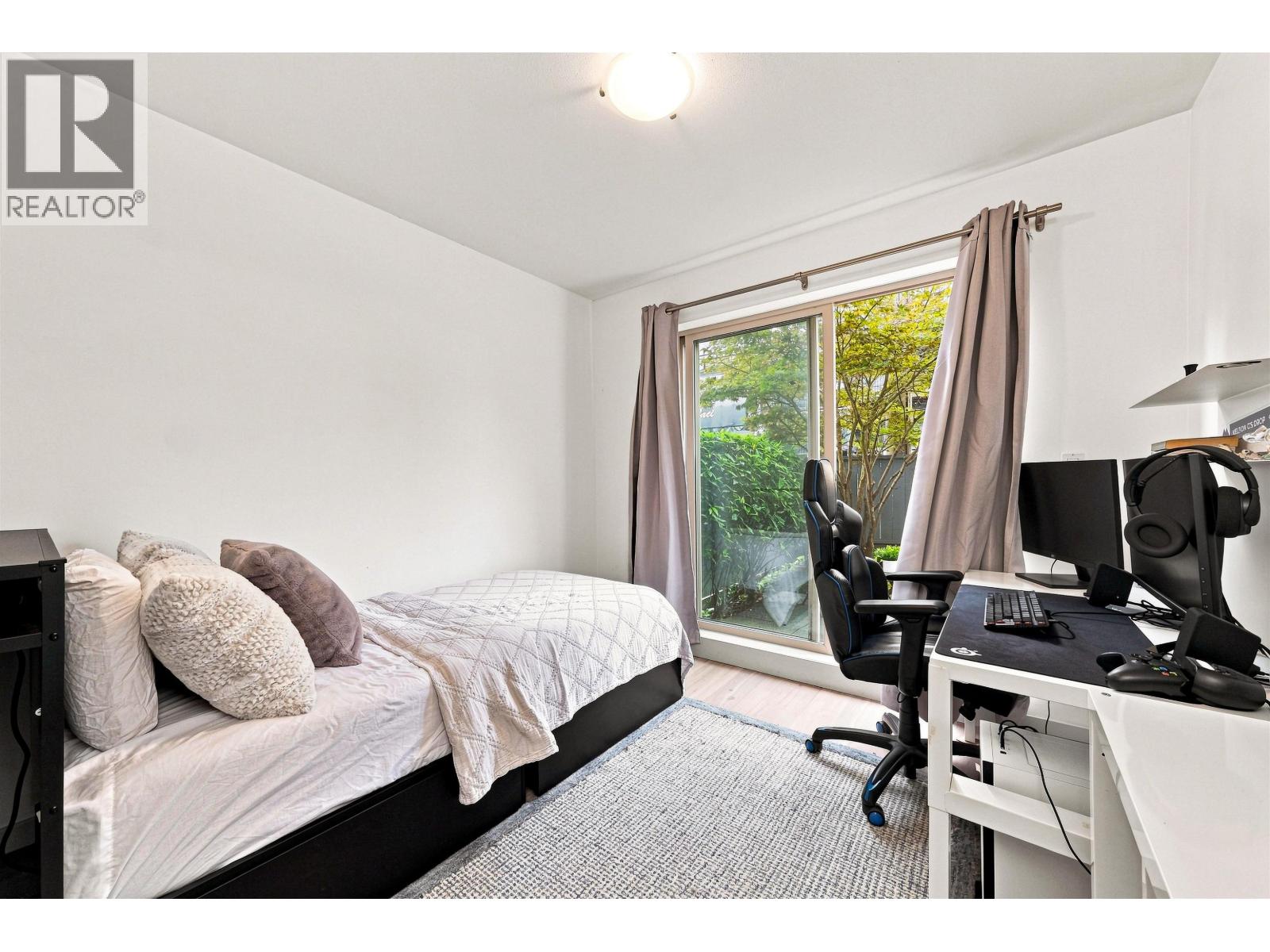 19 3737 Pender Street Property Photo 25