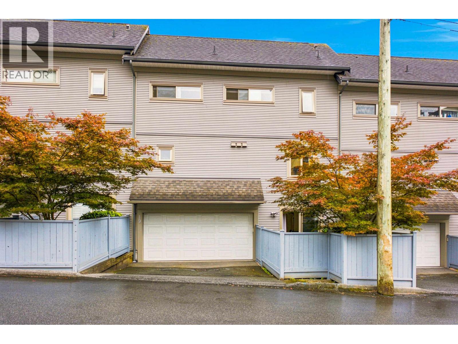 19 3737 Pender Street Property Photo 27
