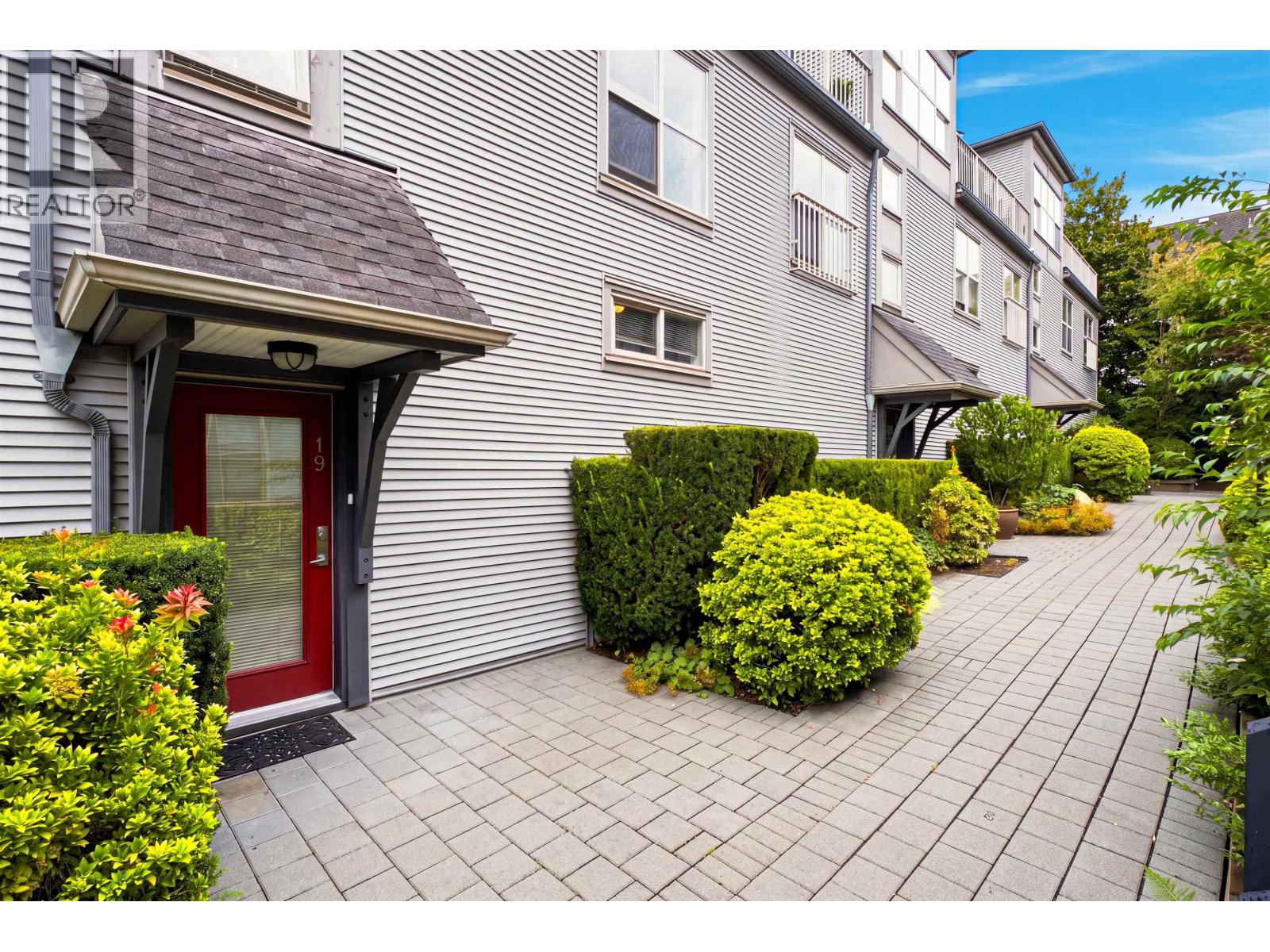 19 3737 Pender Street Property Photo 28