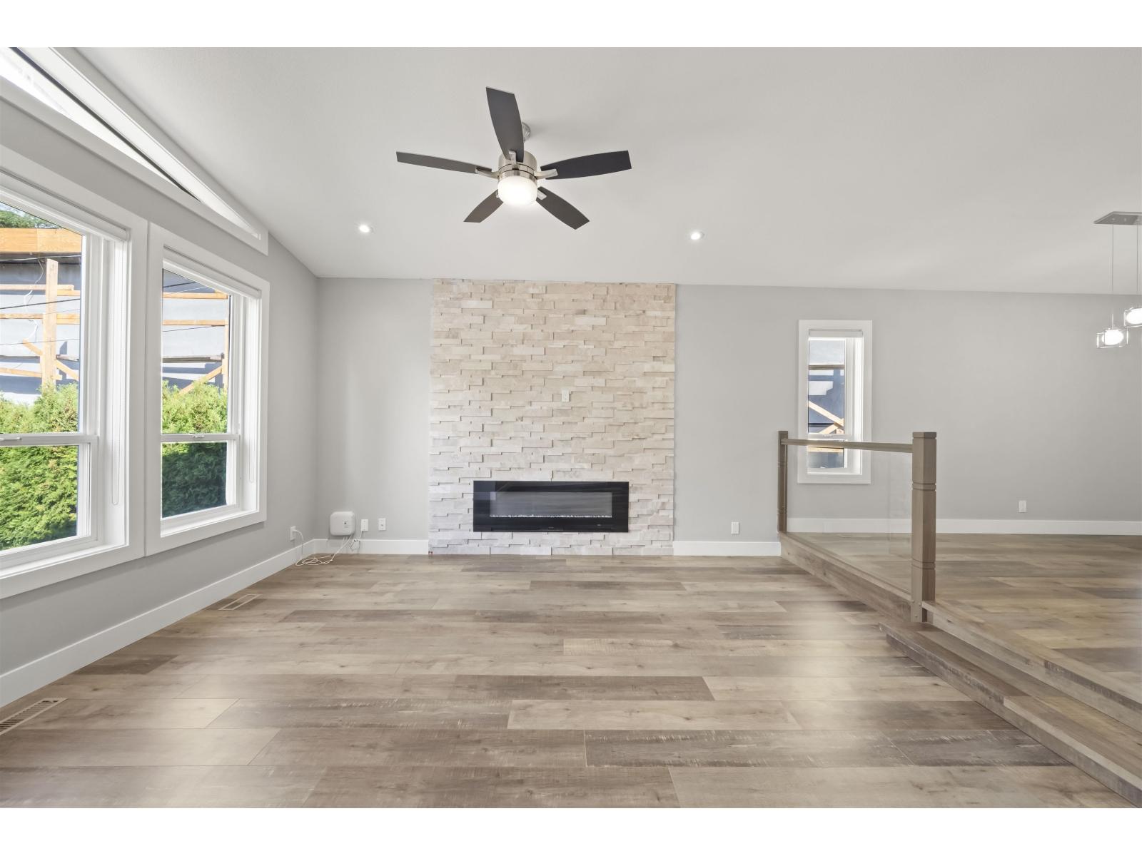 18018 60 Avenue Property Photo 3