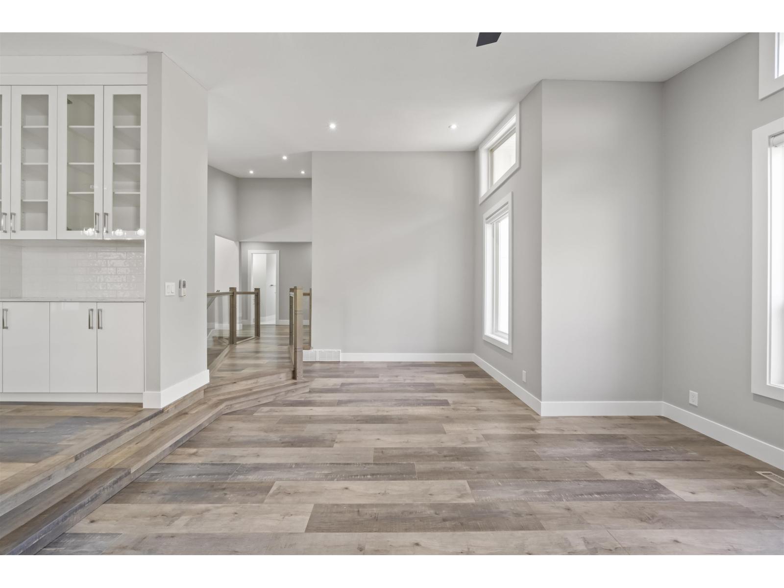 18018 60 Avenue Property Photo 10