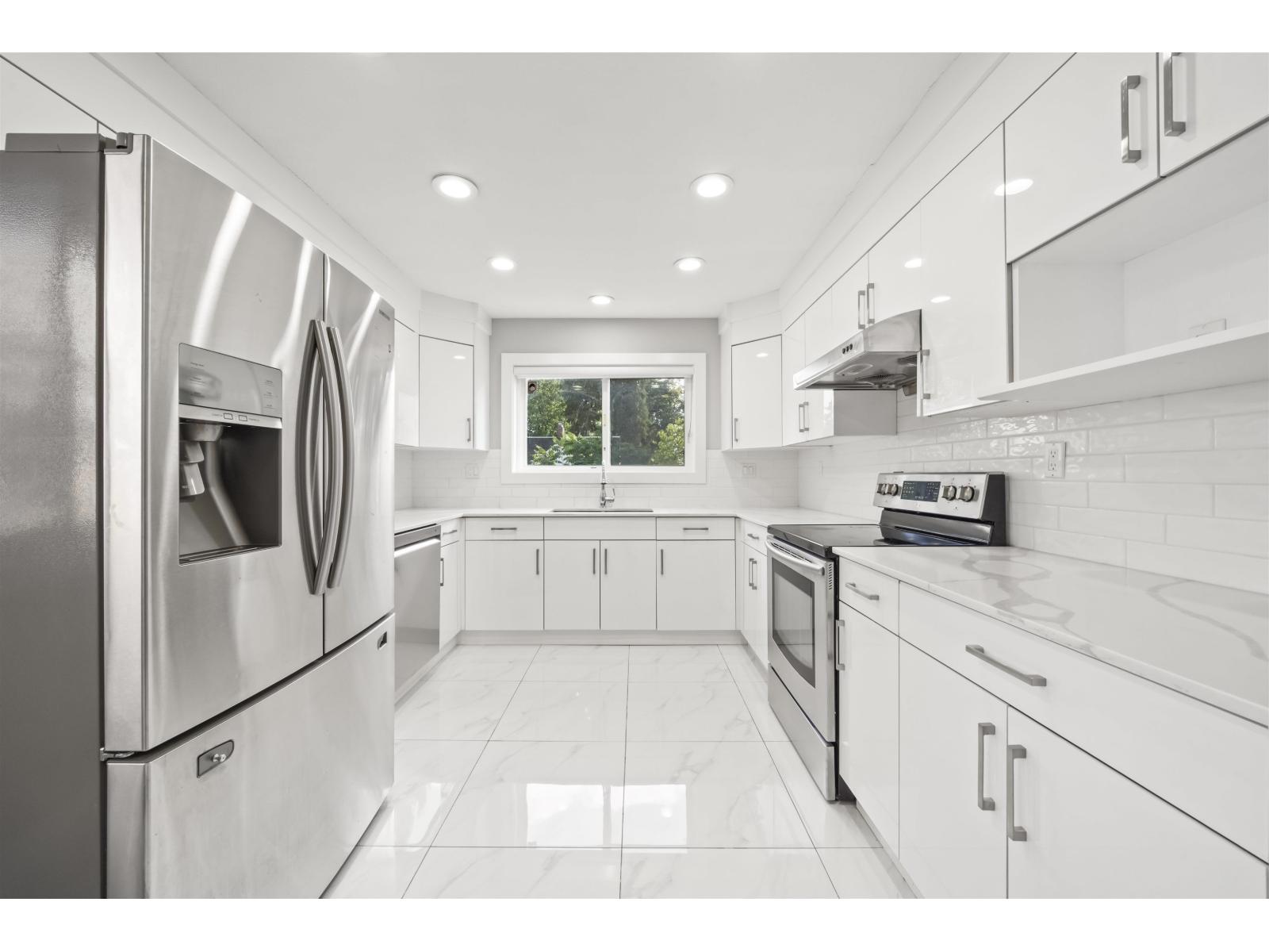 18018 60 Avenue Property Photo 11