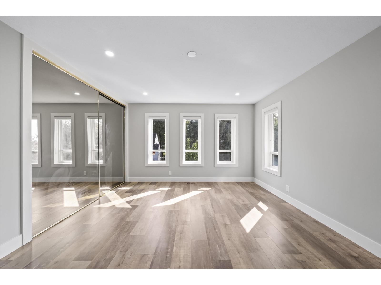 18018 60 Avenue Property Photo 13