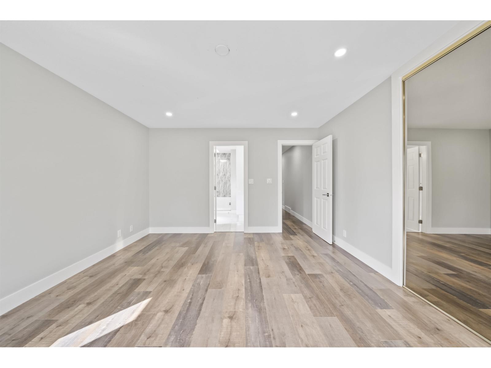 18018 60 Avenue Property Photo 15