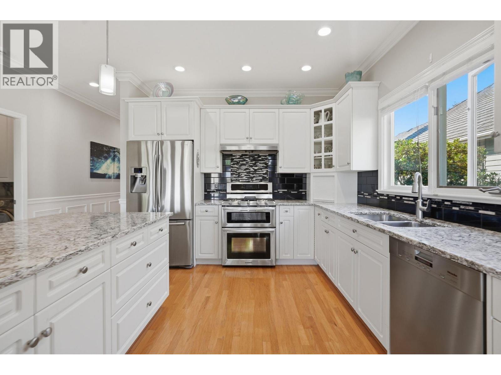 224 6505 3 Avenue Property Photo 17