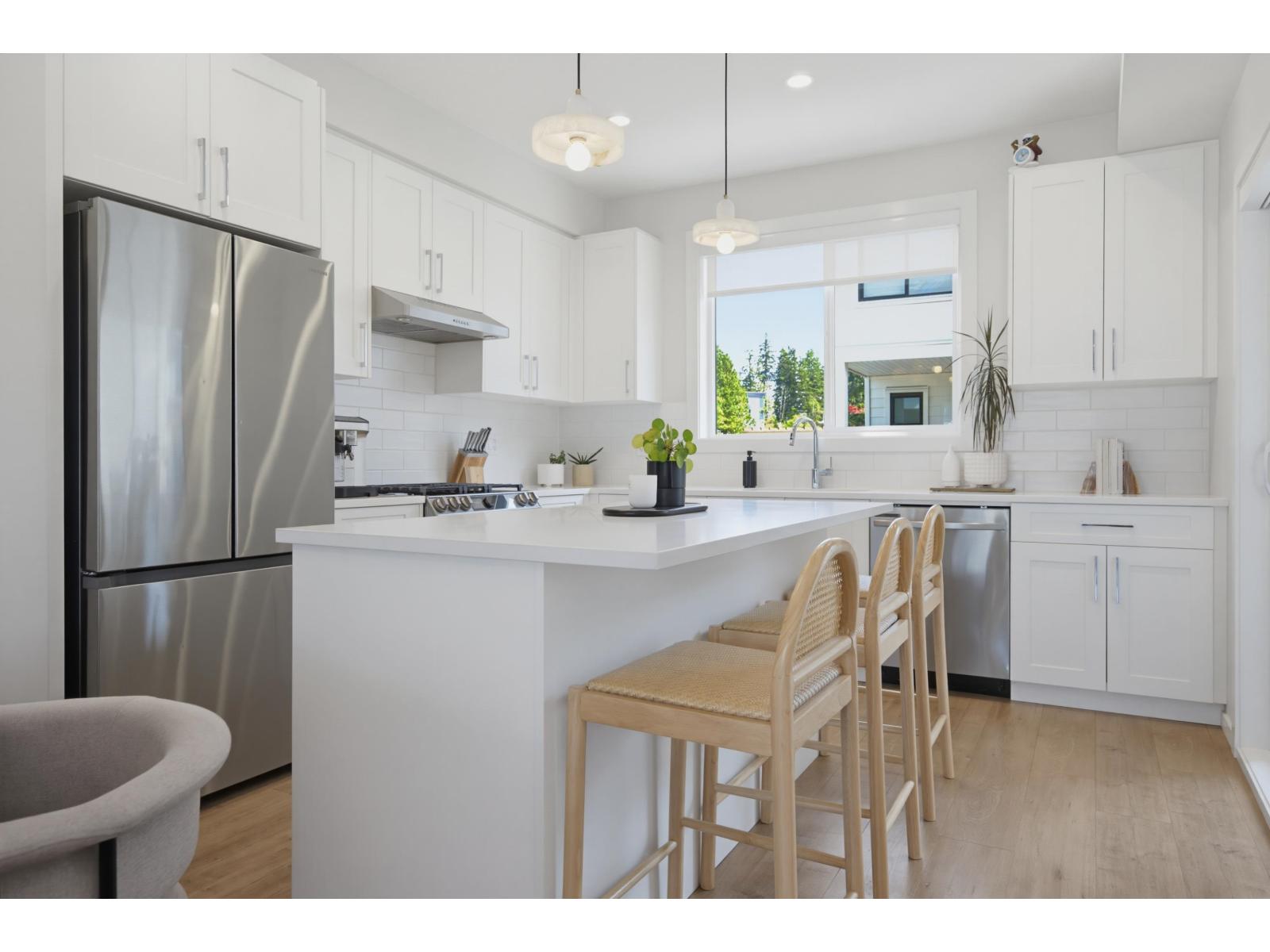 8 1871 165a Street Property Photo 1