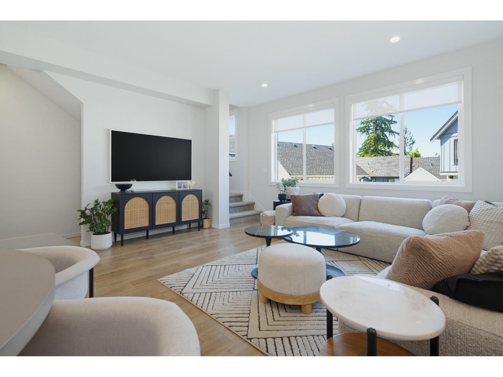 8 1871 165a Street Property Photo 5