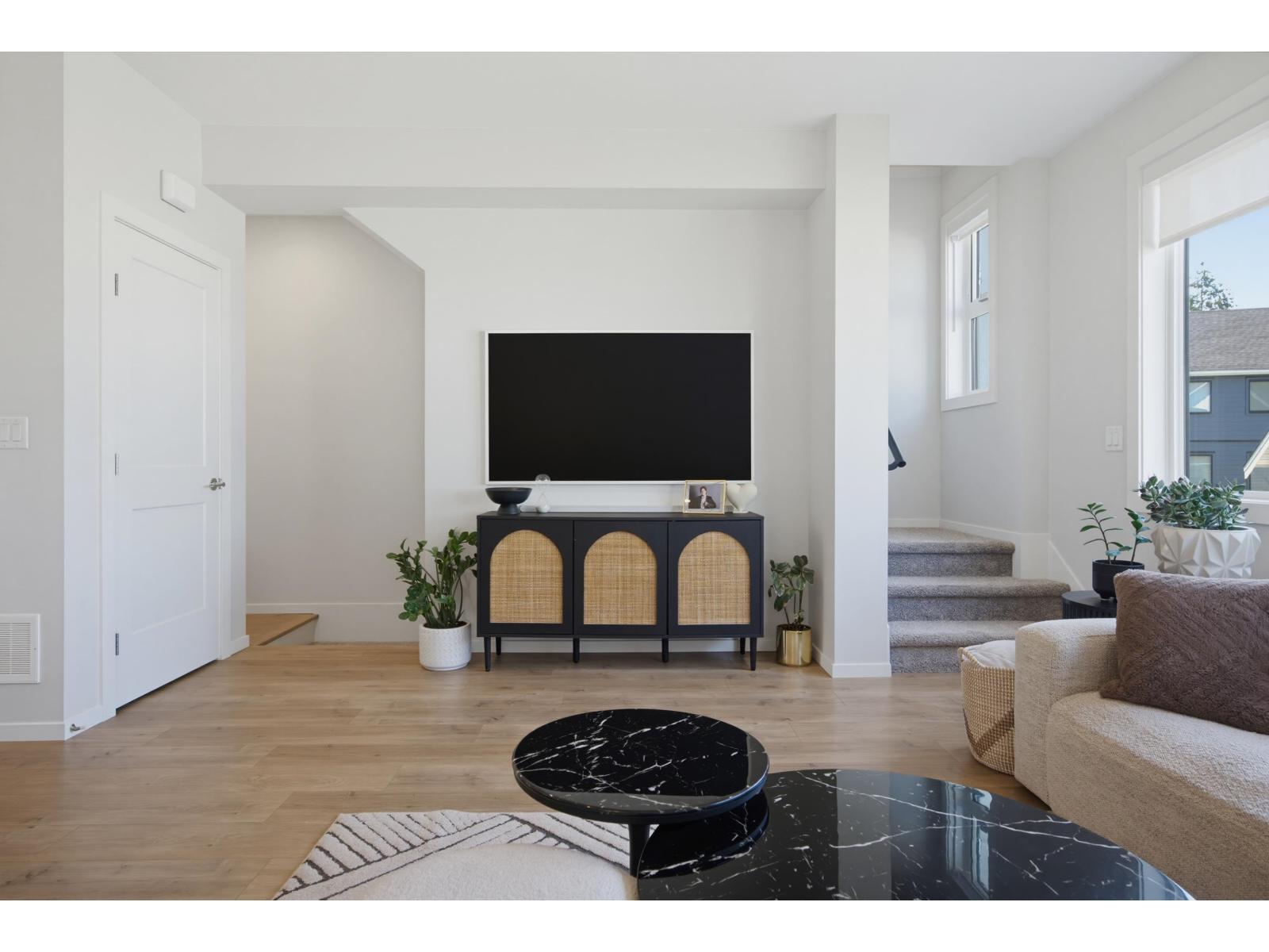 8 1871 165a Street Property Photo 9