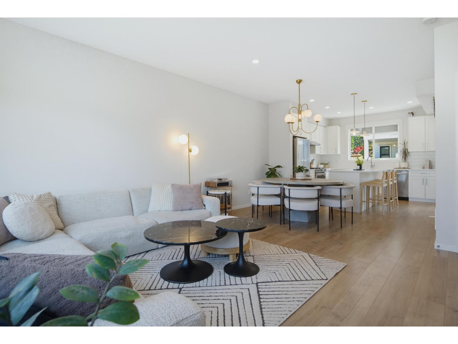 8 1871 165a Street Property Photo 10