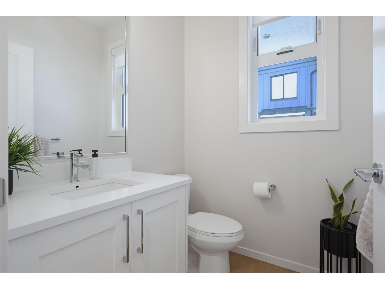 8 1871 165a Street Property Photo 12
