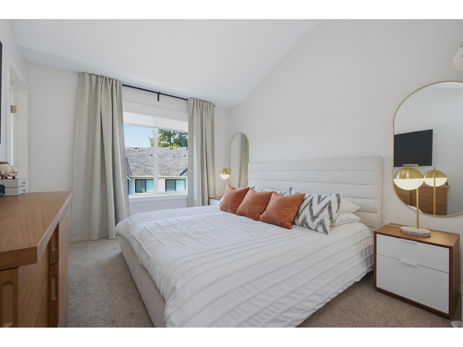 8 1871 165a Street Property Photo 13
