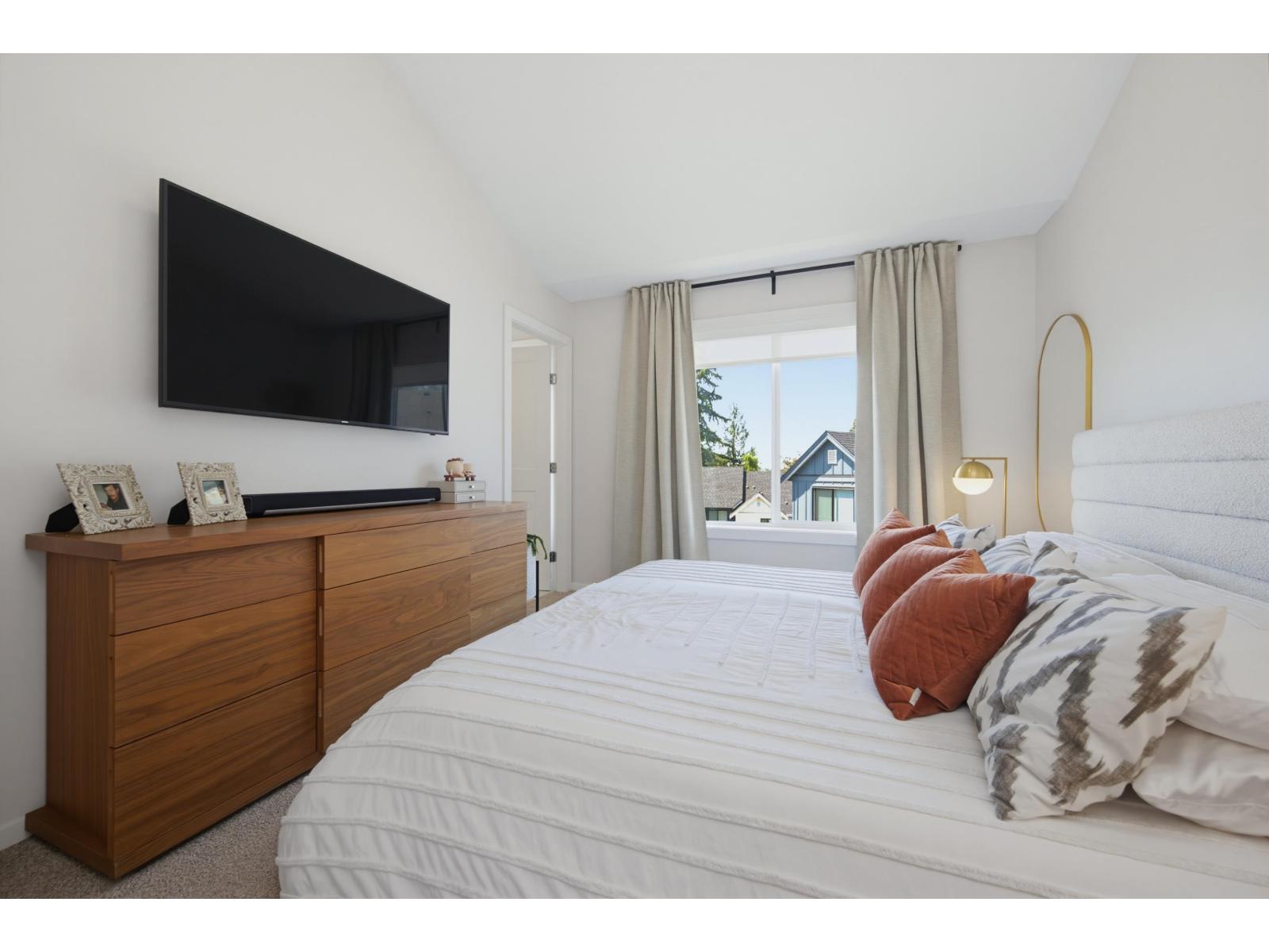 8 1871 165a Street Property Photo 14