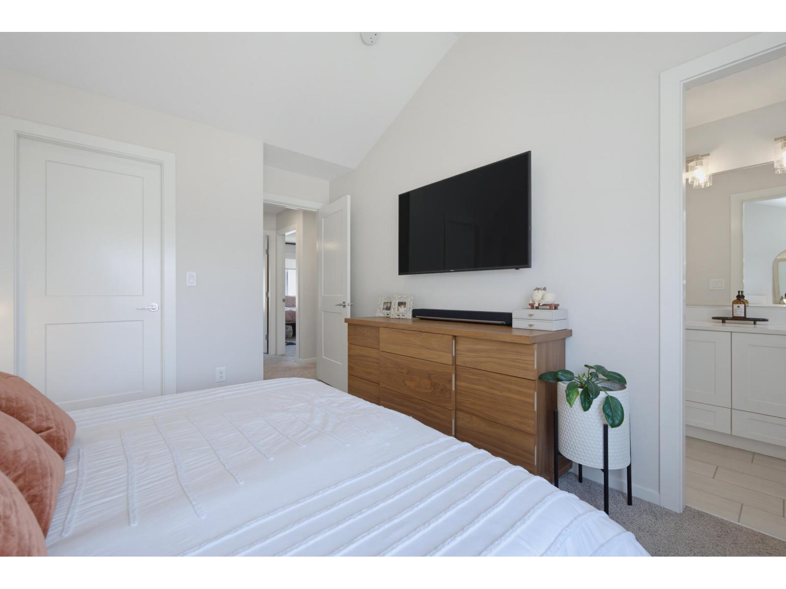 8 1871 165a Street Property Photo 15