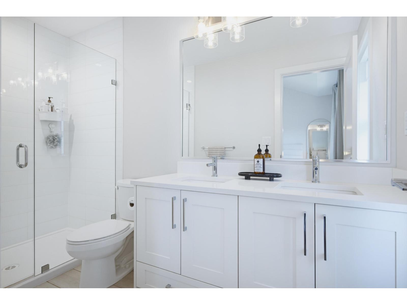 8 1871 165a Street Property Photo 16