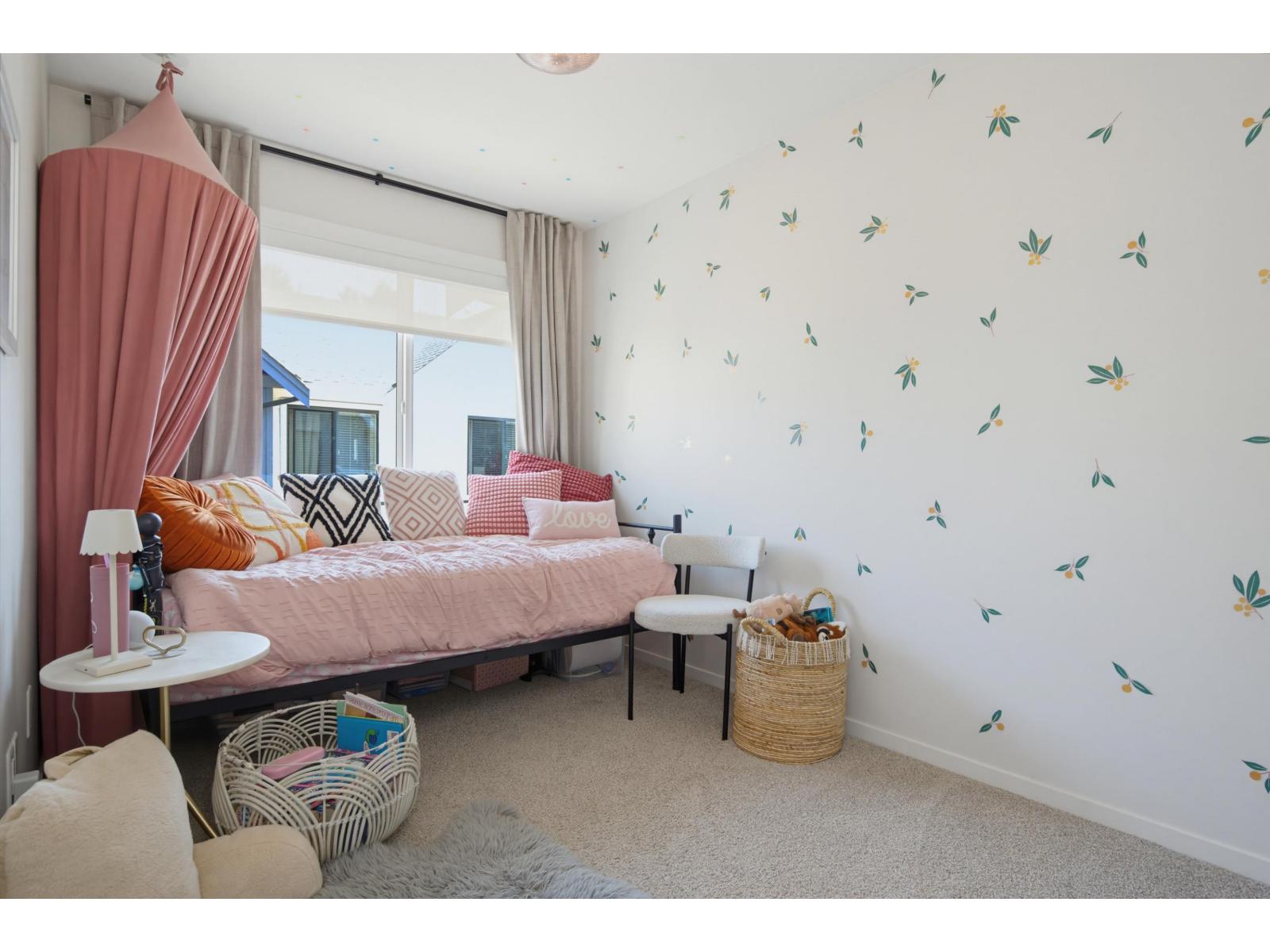 8 1871 165a Street Property Photo 18