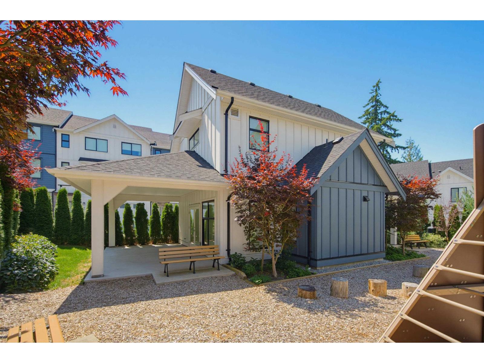 8 1871 165a Street Property Photo 33