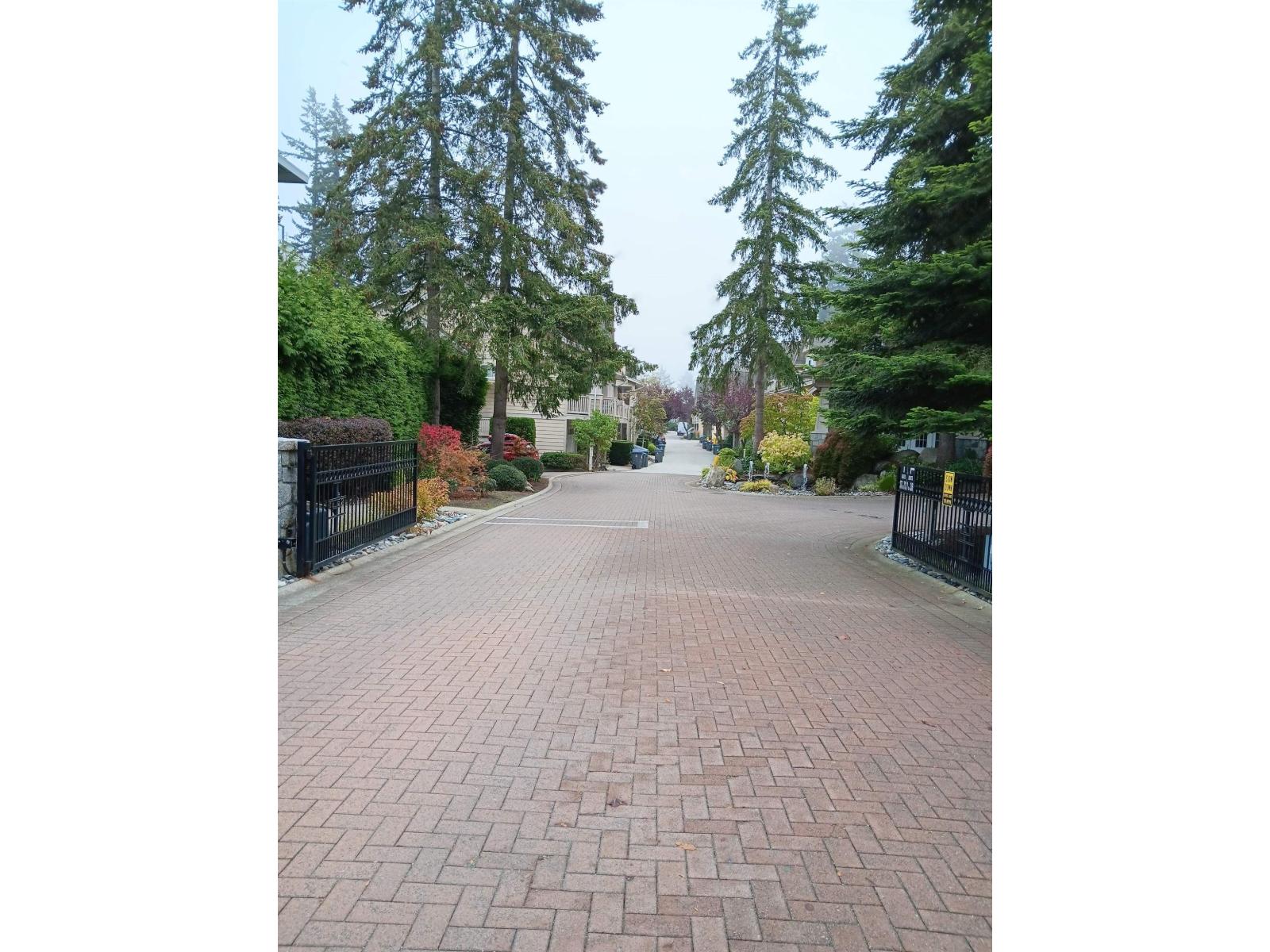 61 2588 152 Street Property Photo 2